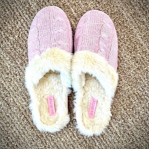 Spa Sister Pink Cable Knit and Faux Fur Slippers - Picture 2 of 6